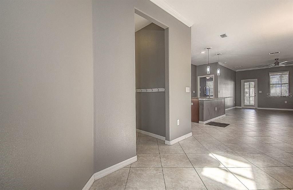 En Venta: $469,000 (5 camas, 3 baños, 2507 Pies cuadrados)