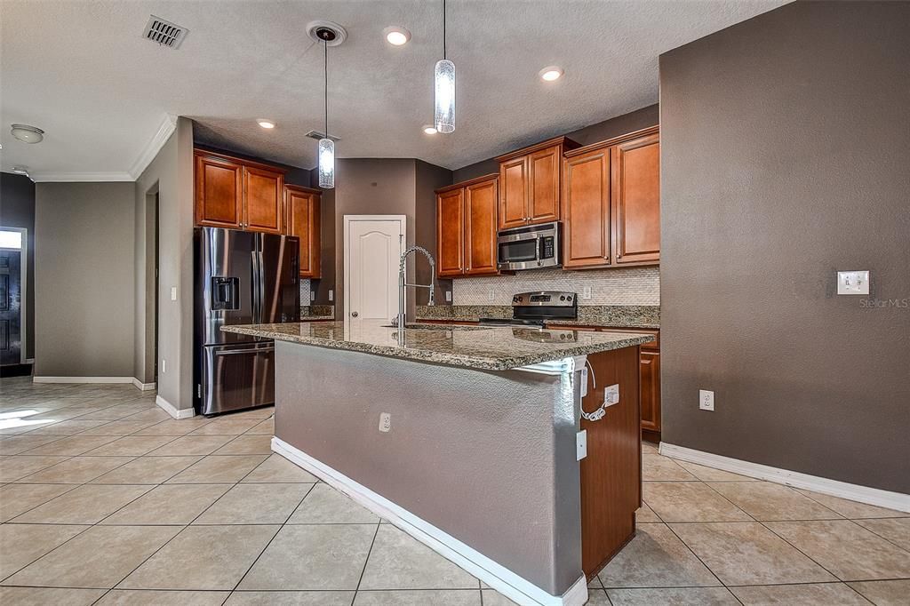 En Venta: $469,000 (5 camas, 3 baños, 2507 Pies cuadrados)