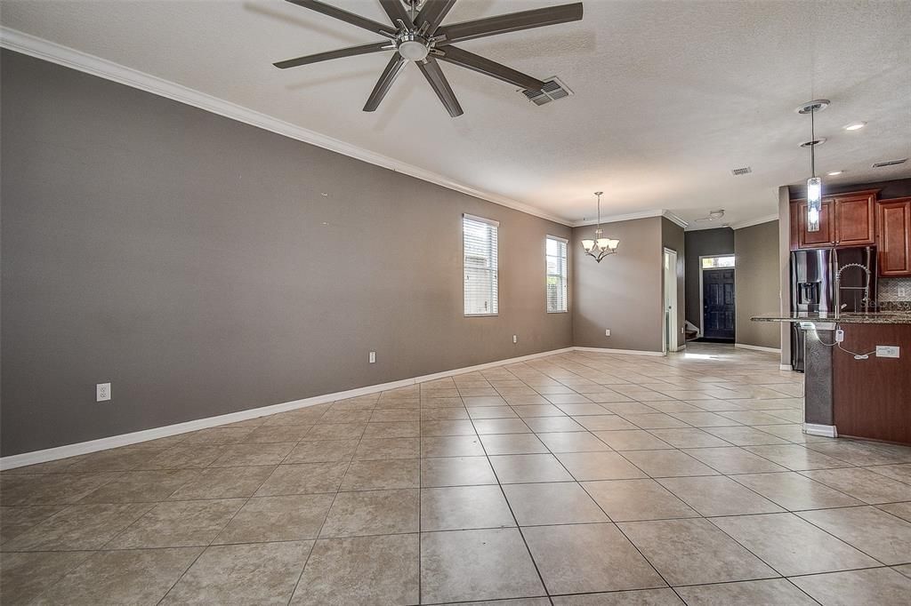 En Venta: $469,000 (5 camas, 3 baños, 2507 Pies cuadrados)