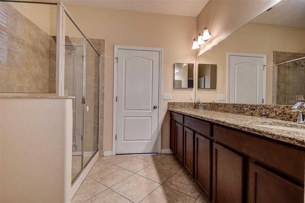 En Venta: $469,000 (5 camas, 3 baños, 2507 Pies cuadrados)