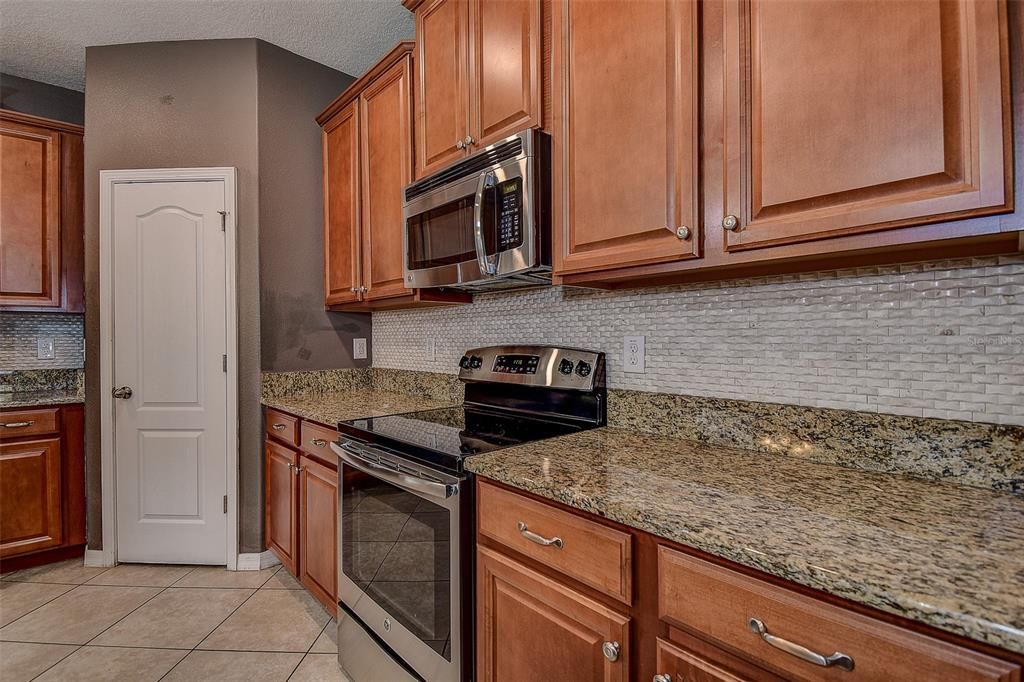 En Venta: $469,000 (5 camas, 3 baños, 2507 Pies cuadrados)