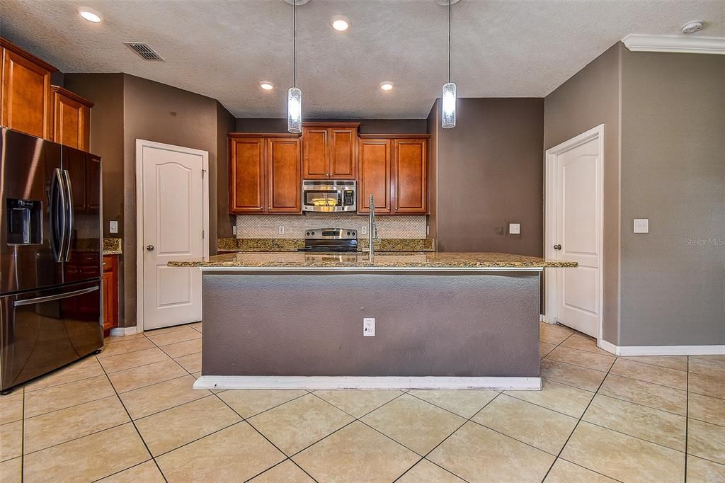 En Venta: $469,000 (5 camas, 3 baños, 2507 Pies cuadrados)