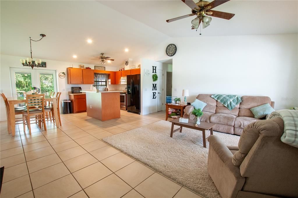 For Sale: $380,000 (3 beds, 2 baths, 1185 Square Feet)