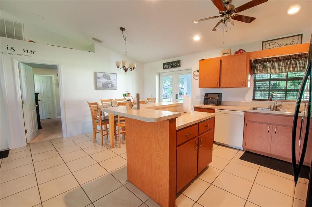 For Sale: $380,000 (3 beds, 2 baths, 1185 Square Feet)