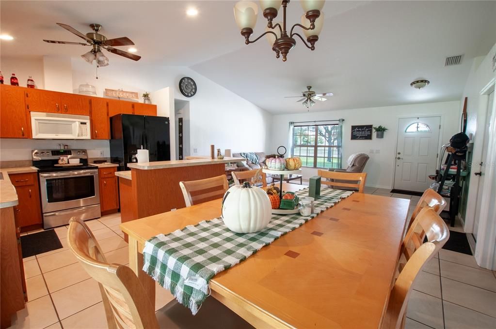 For Sale: $380,000 (3 beds, 2 baths, 1185 Square Feet)