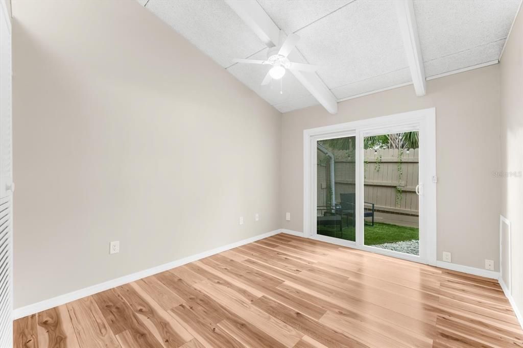 Active With Contract: $170,000 (1 beds, 1 baths, 465 Square Feet)