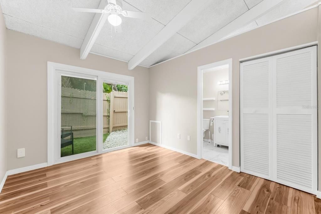 Active With Contract: $170,000 (1 beds, 1 baths, 465 Square Feet)