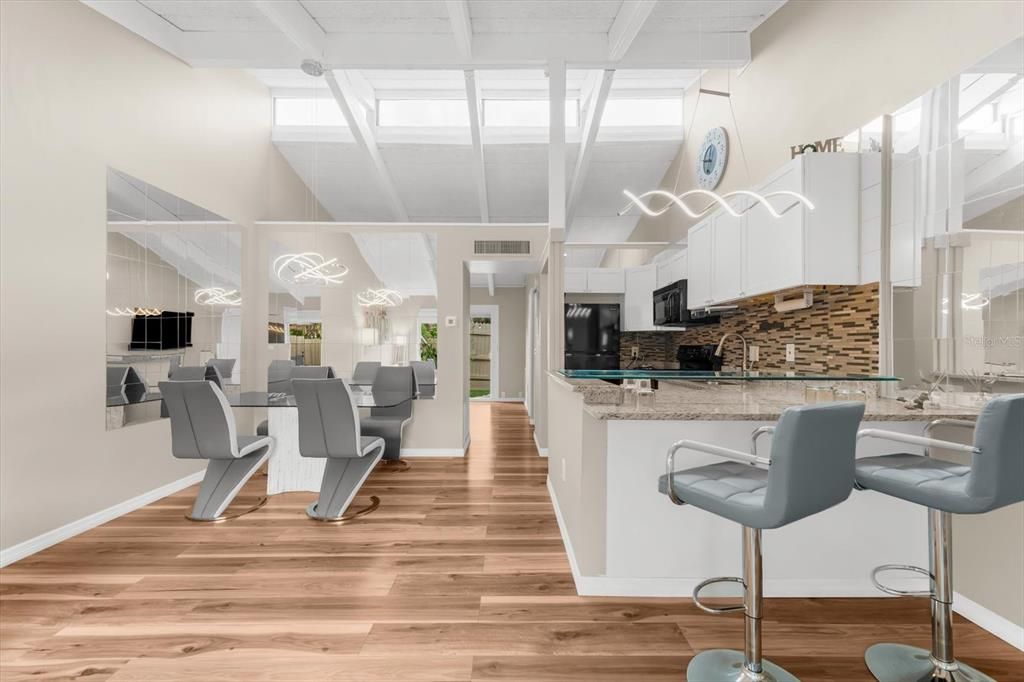 Active With Contract: $170,000 (1 beds, 1 baths, 465 Square Feet)