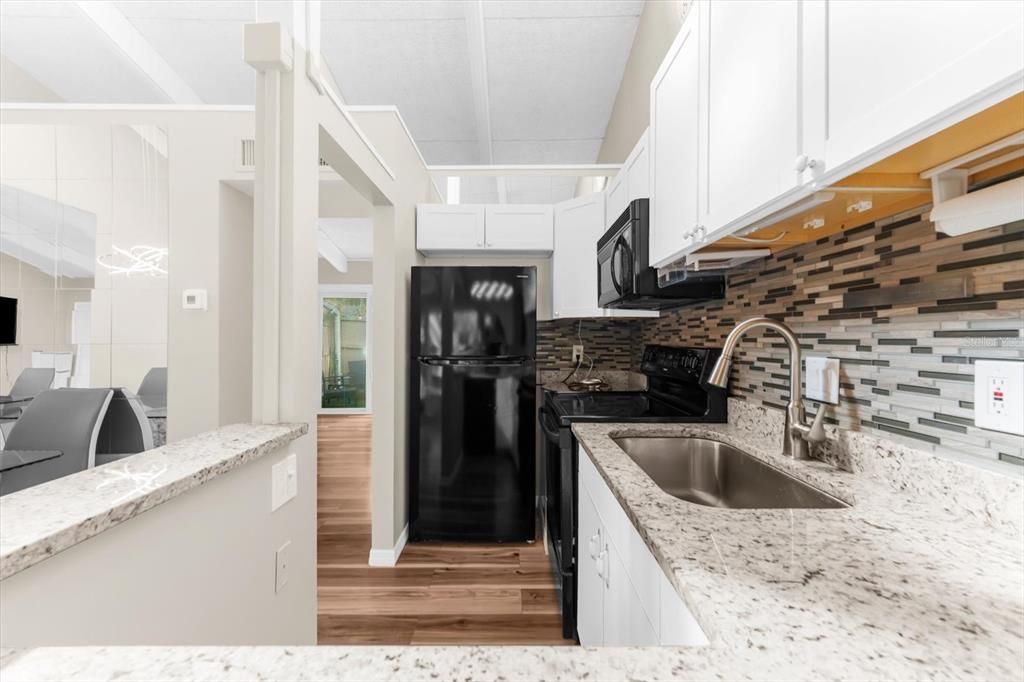 Active With Contract: $170,000 (1 beds, 1 baths, 465 Square Feet)