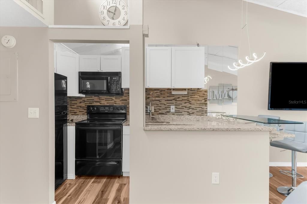 Active With Contract: $170,000 (1 beds, 1 baths, 465 Square Feet)