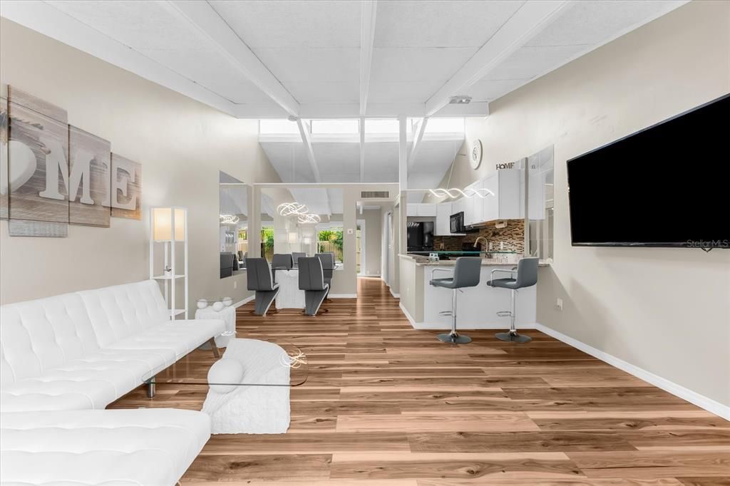 Active With Contract: $170,000 (1 beds, 1 baths, 465 Square Feet)