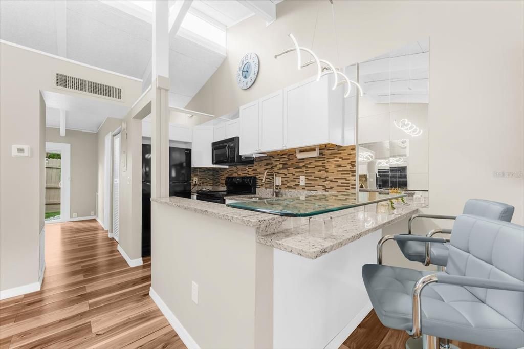 Active With Contract: $170,000 (1 beds, 1 baths, 465 Square Feet)