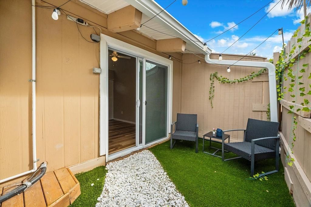 Active With Contract: $170,000 (1 beds, 1 baths, 465 Square Feet)