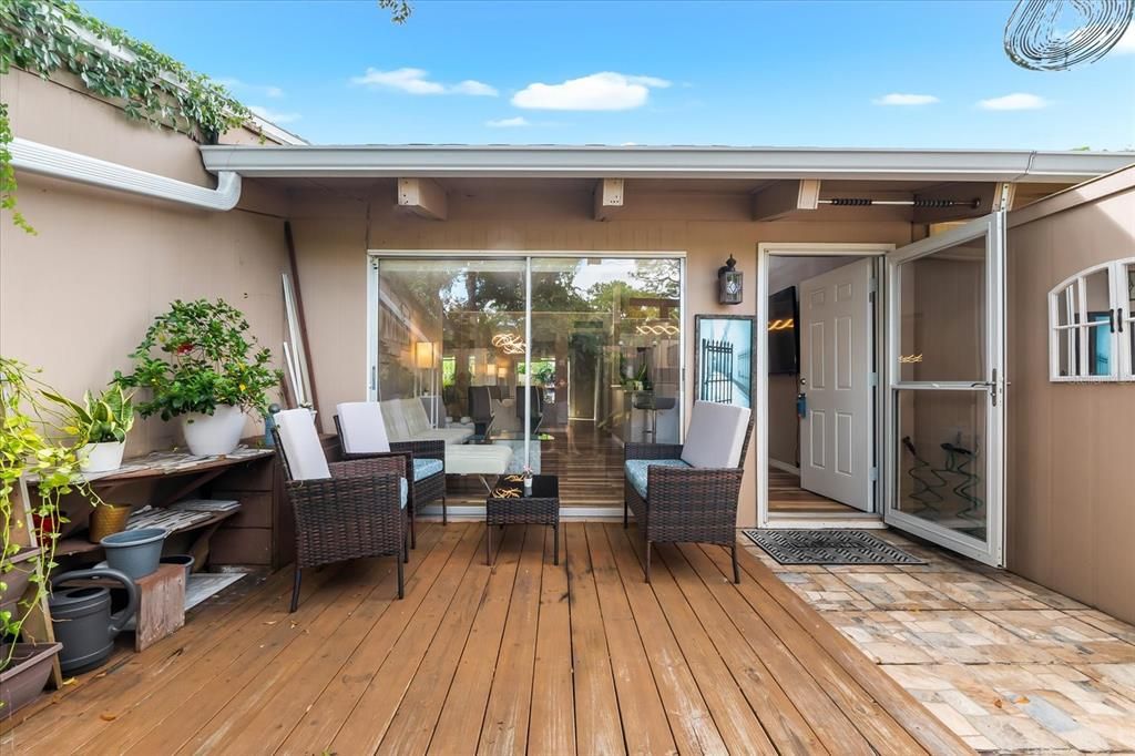 Active With Contract: $170,000 (1 beds, 1 baths, 465 Square Feet)