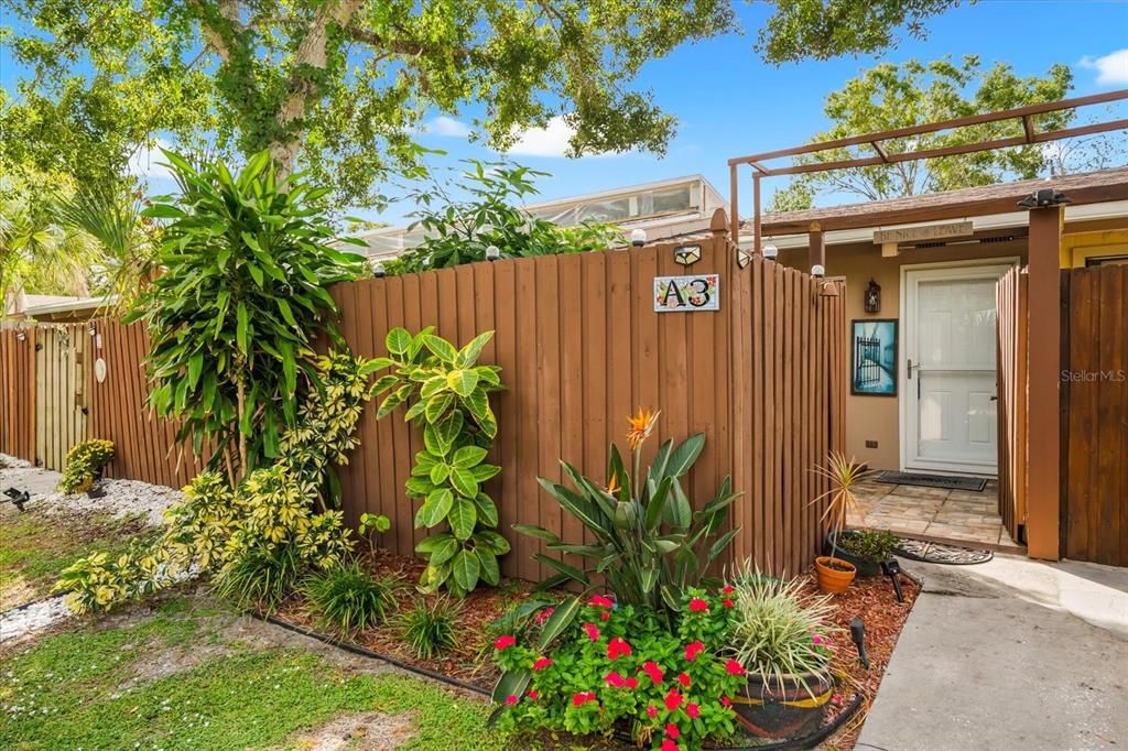 Active With Contract: $170,000 (1 beds, 1 baths, 465 Square Feet)