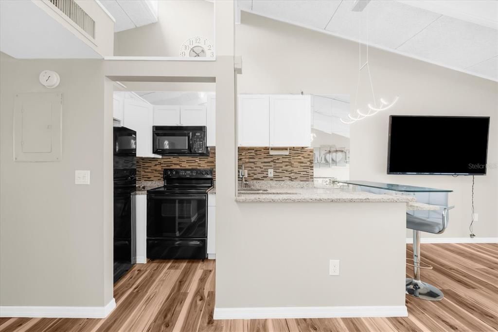 Active With Contract: $170,000 (1 beds, 1 baths, 465 Square Feet)