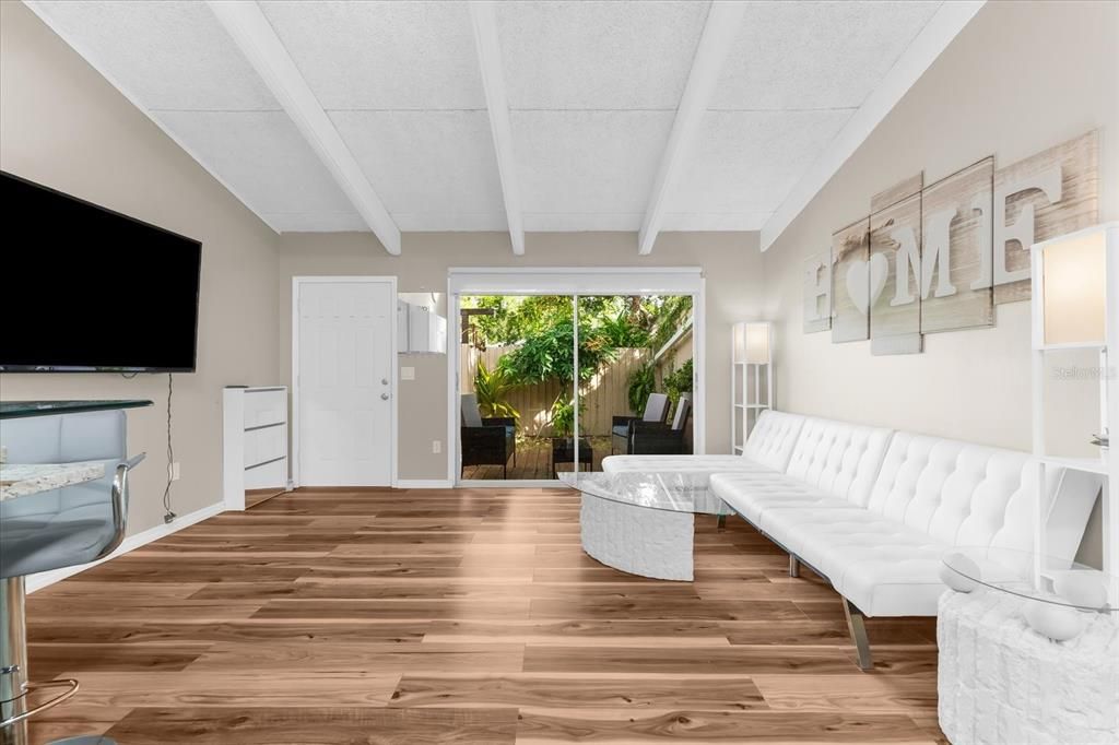 Active With Contract: $170,000 (1 beds, 1 baths, 465 Square Feet)