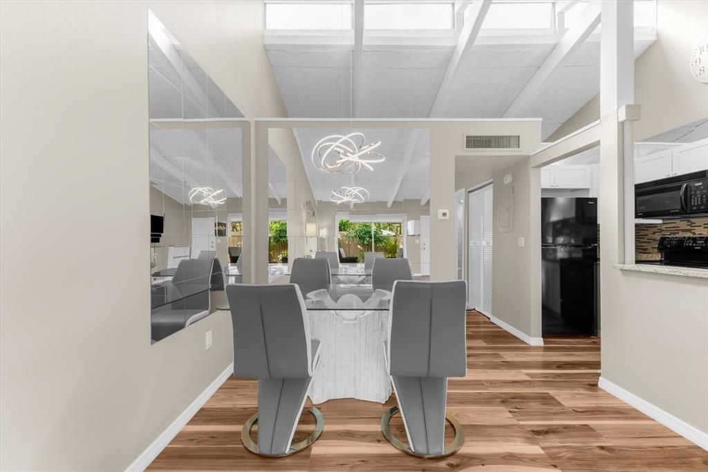 Active With Contract: $170,000 (1 beds, 1 baths, 465 Square Feet)