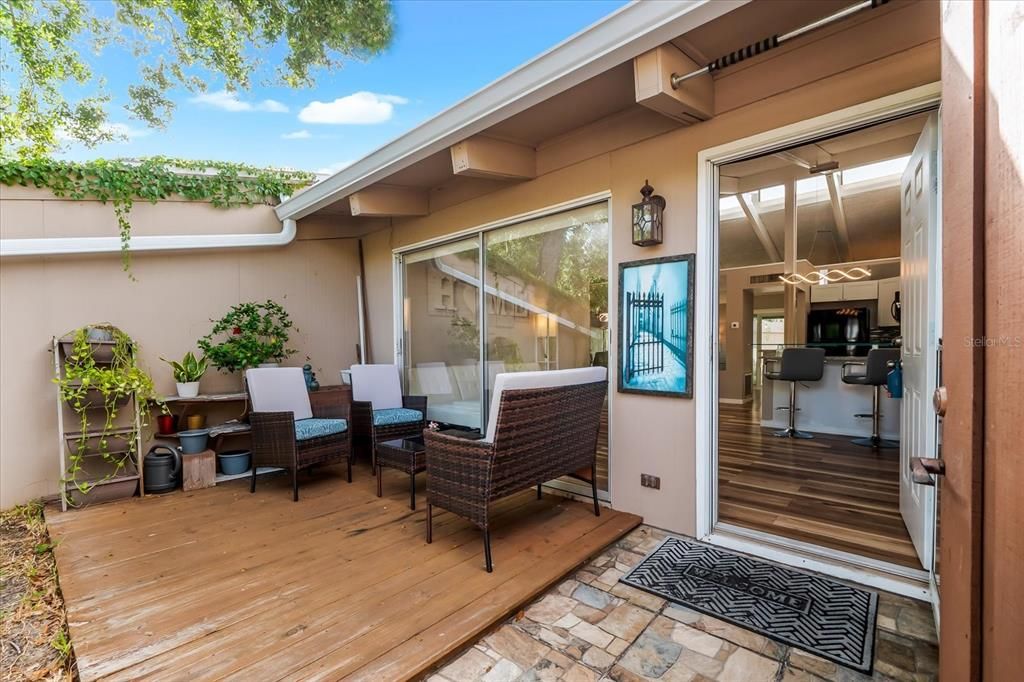 Active With Contract: $170,000 (1 beds, 1 baths, 465 Square Feet)