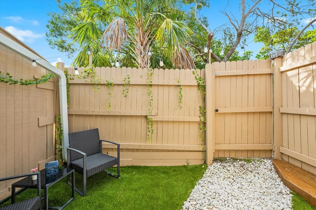 Active With Contract: $170,000 (1 beds, 1 baths, 465 Square Feet)