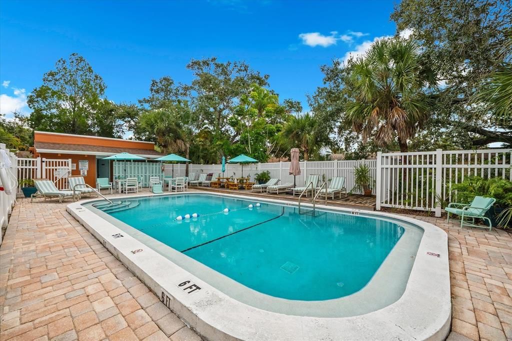 Active With Contract: $170,000 (1 beds, 1 baths, 465 Square Feet)