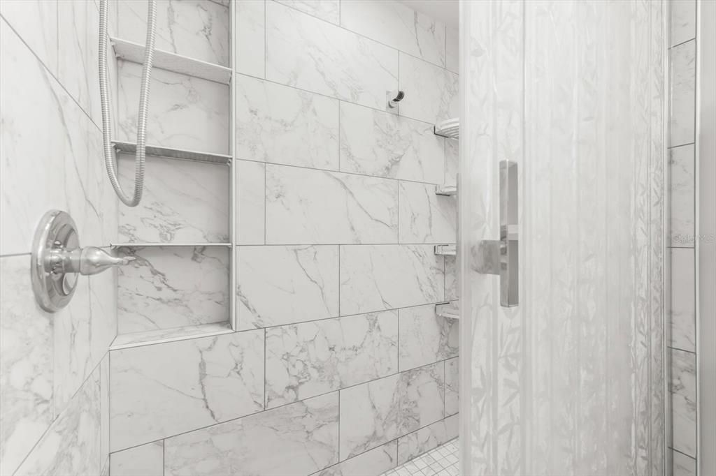 Active With Contract: $170,000 (1 beds, 1 baths, 465 Square Feet)