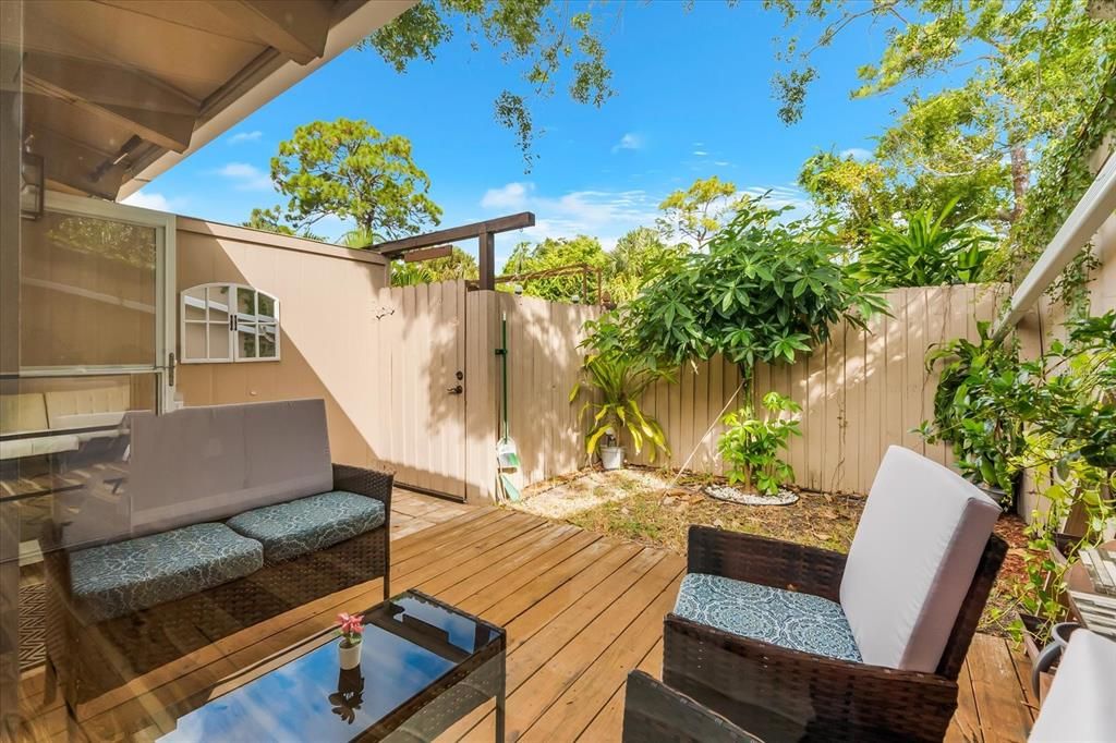 Active With Contract: $170,000 (1 beds, 1 baths, 465 Square Feet)