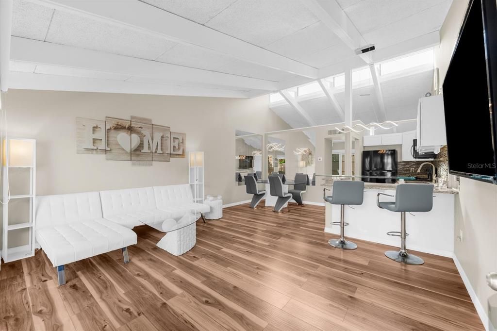 Active With Contract: $170,000 (1 beds, 1 baths, 465 Square Feet)