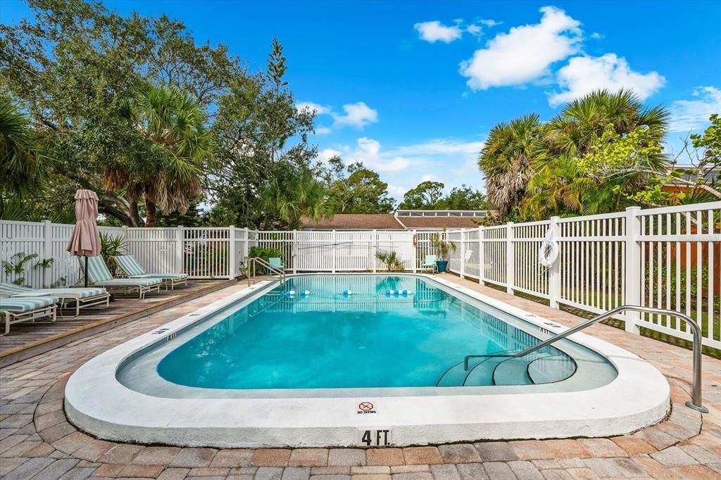 Active With Contract: $170,000 (1 beds, 1 baths, 465 Square Feet)