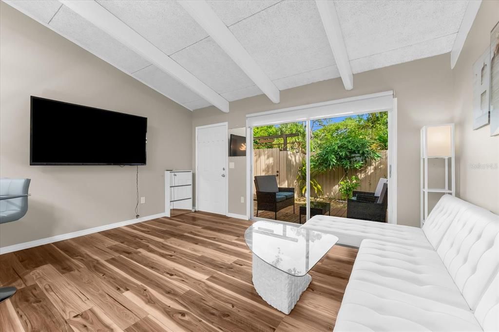 Active With Contract: $170,000 (1 beds, 1 baths, 465 Square Feet)