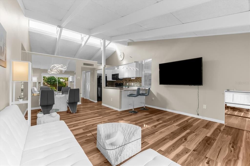 Active With Contract: $170,000 (1 beds, 1 baths, 465 Square Feet)