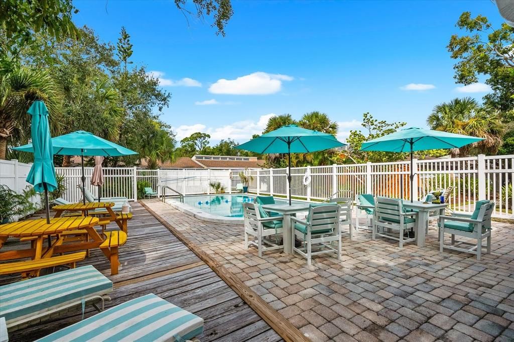 Active With Contract: $170,000 (1 beds, 1 baths, 465 Square Feet)