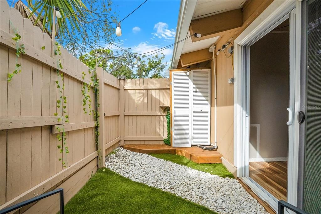 Active With Contract: $170,000 (1 beds, 1 baths, 465 Square Feet)