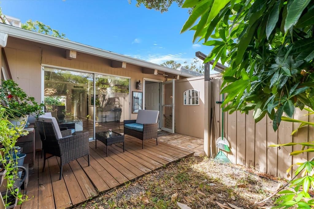 Active With Contract: $170,000 (1 beds, 1 baths, 465 Square Feet)