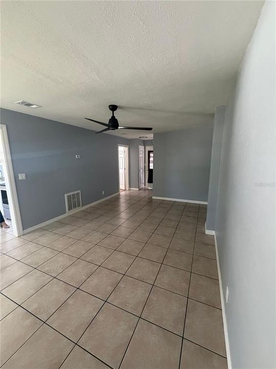 出租: $1,400 (1 贝兹, 1 浴室, 1248 平方英尺)