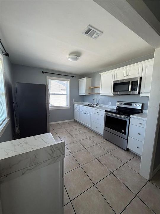 出租: $1,400 (1 贝兹, 1 浴室, 1248 平方英尺)