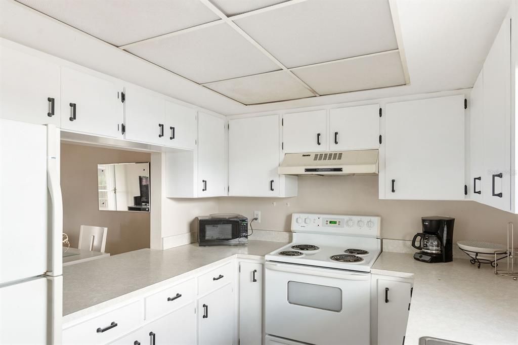 待售: $188,000 (2 贝兹, 2 浴室, 1056 平方英尺)