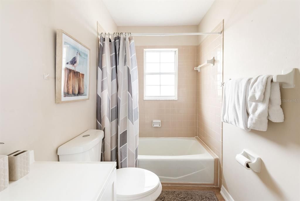 待售: $188,000 (2 贝兹, 2 浴室, 1056 平方英尺)