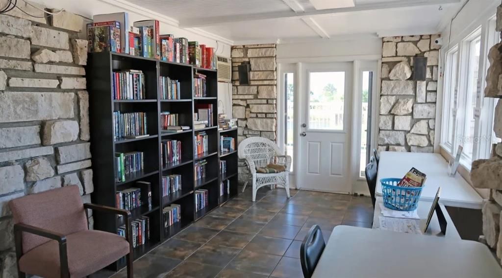 Active With Contract: $310,000 (3 beds, 2 baths, 1325 Square Feet)