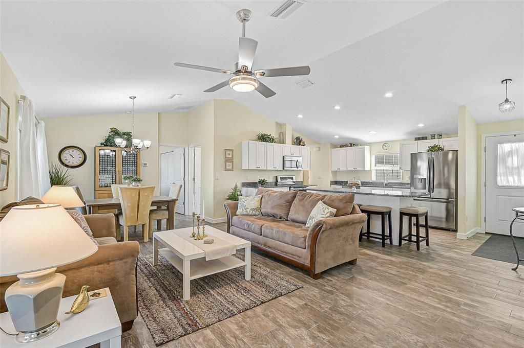 Active With Contract: $310,000 (3 beds, 2 baths, 1325 Square Feet)