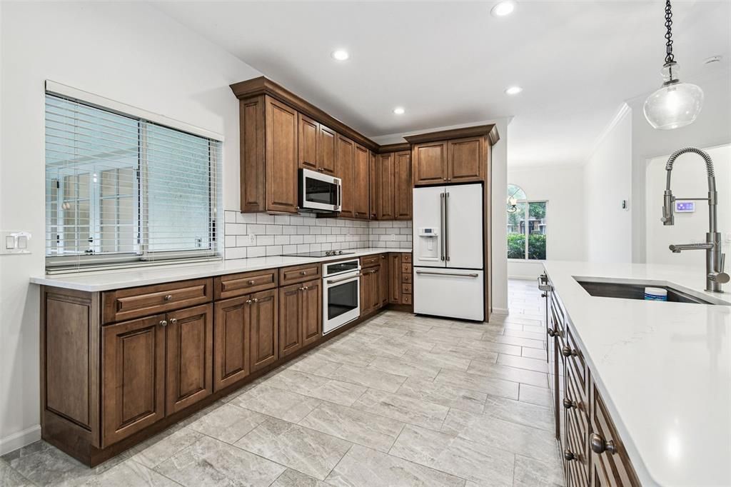 Active With Contract: $640,000 (4 beds, 2 baths, 2498 Square Feet)