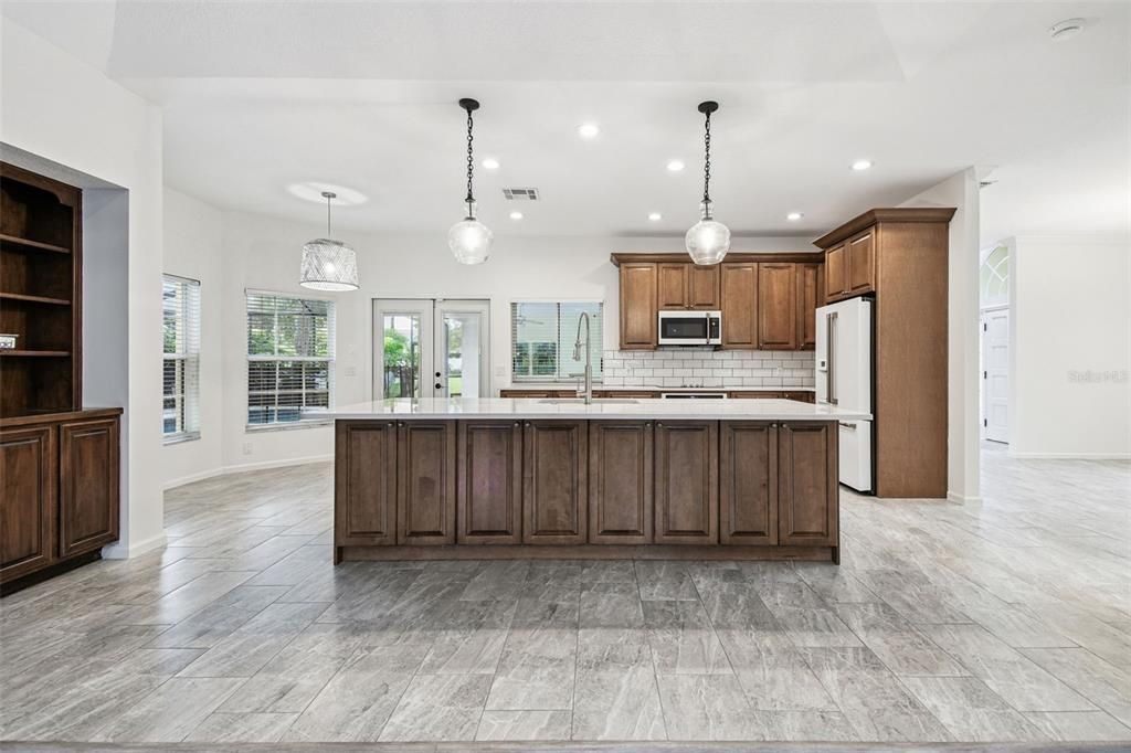 Active With Contract: $640,000 (4 beds, 2 baths, 2498 Square Feet)