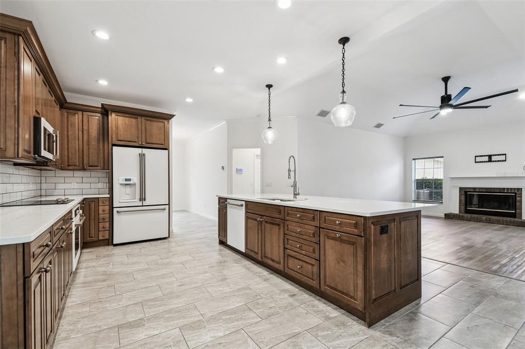 Active With Contract: $640,000 (4 beds, 2 baths, 2498 Square Feet)
