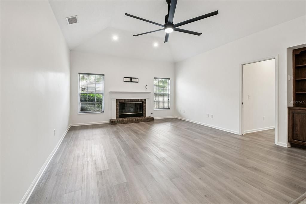 Active With Contract: $640,000 (4 beds, 2 baths, 2498 Square Feet)