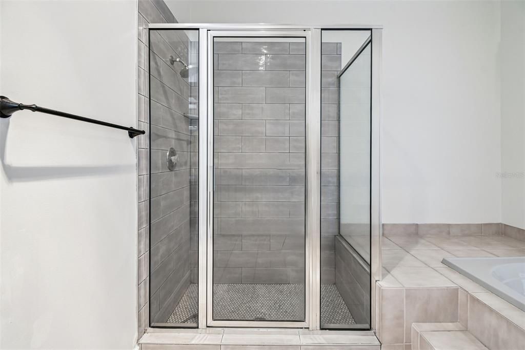 Active With Contract: $640,000 (4 beds, 2 baths, 2498 Square Feet)