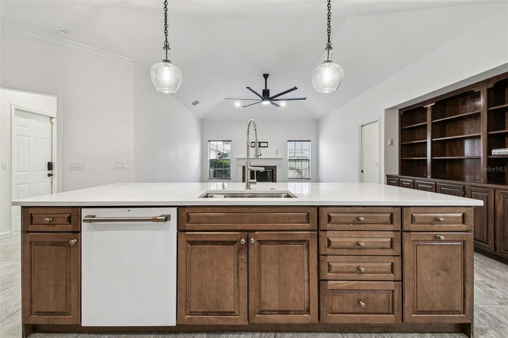 Active With Contract: $640,000 (4 beds, 2 baths, 2498 Square Feet)