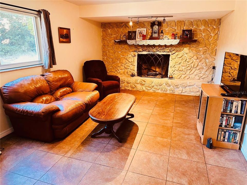 For Sale: $299,900 (3 beds, 2 baths, 1837 Square Feet)