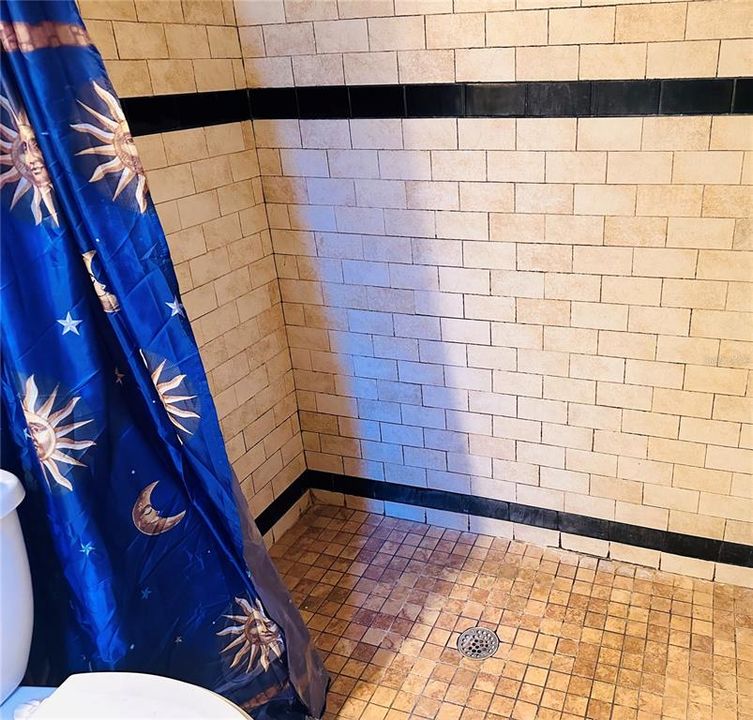 For Sale: $299,900 (3 beds, 2 baths, 1837 Square Feet)