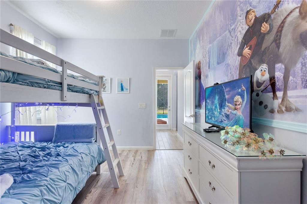 For Sale: $720,000 (10 beds, 8 baths, 4231 Square Feet)