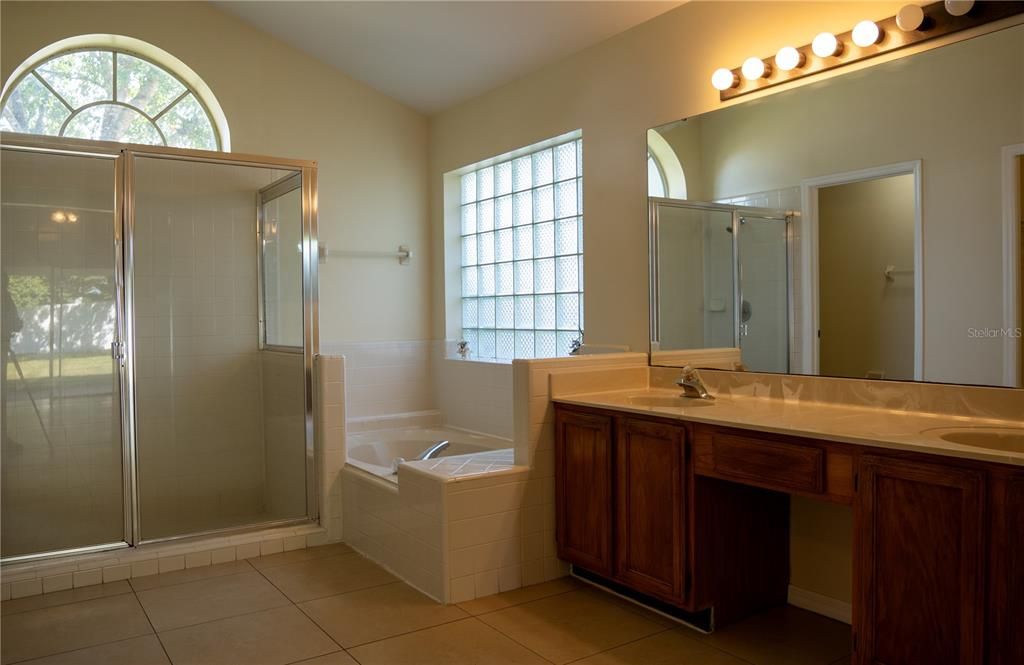 На продажу: $385,000 (4 спален, 2 ванн, 2047 Квадратных фут)